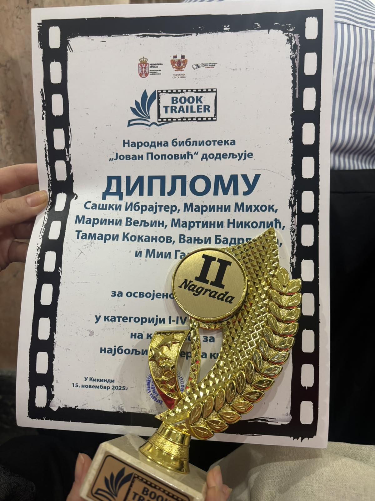 A paper with a gold medal and a ribbon

AI-generated content may be incorrect.