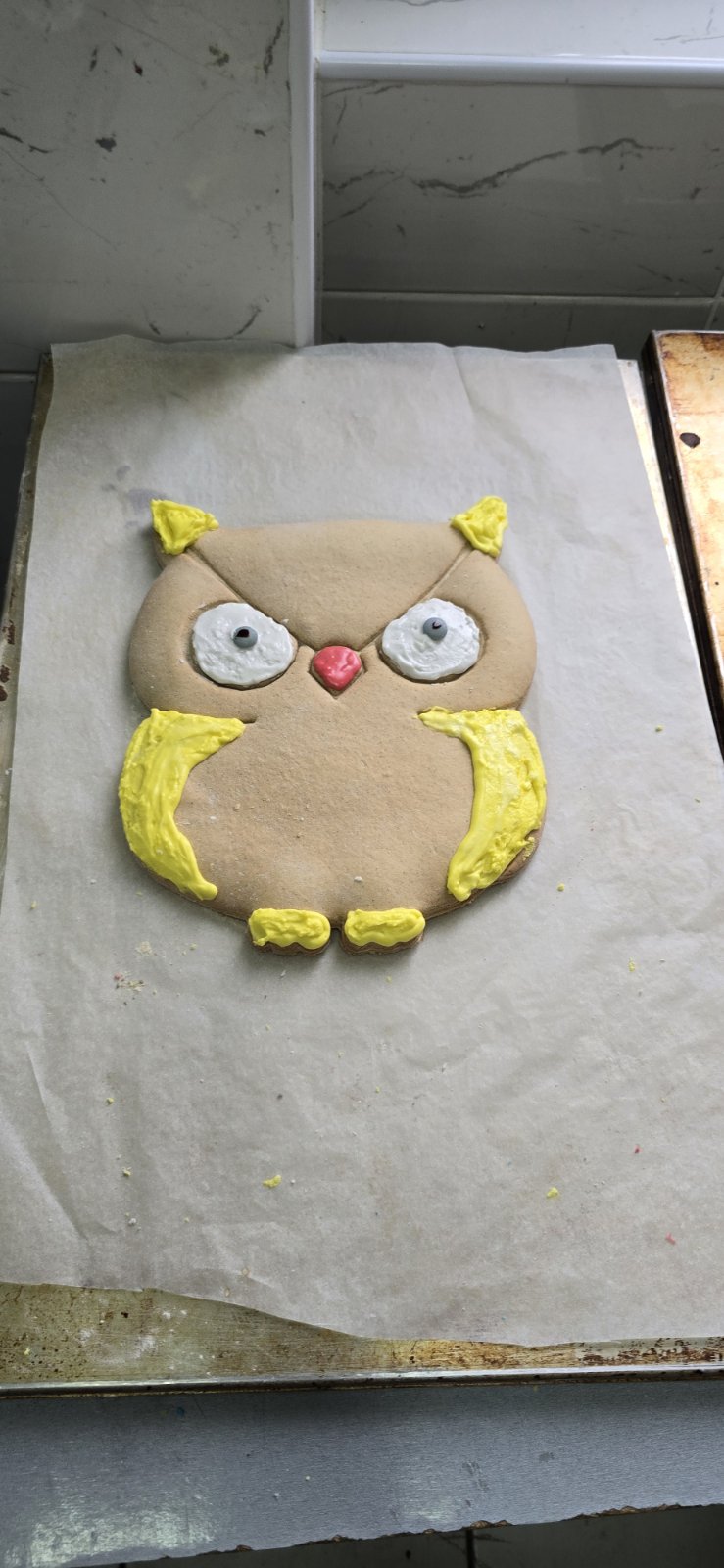 A cookie with yellow and yellow frosting

AI-generated content may be incorrect.