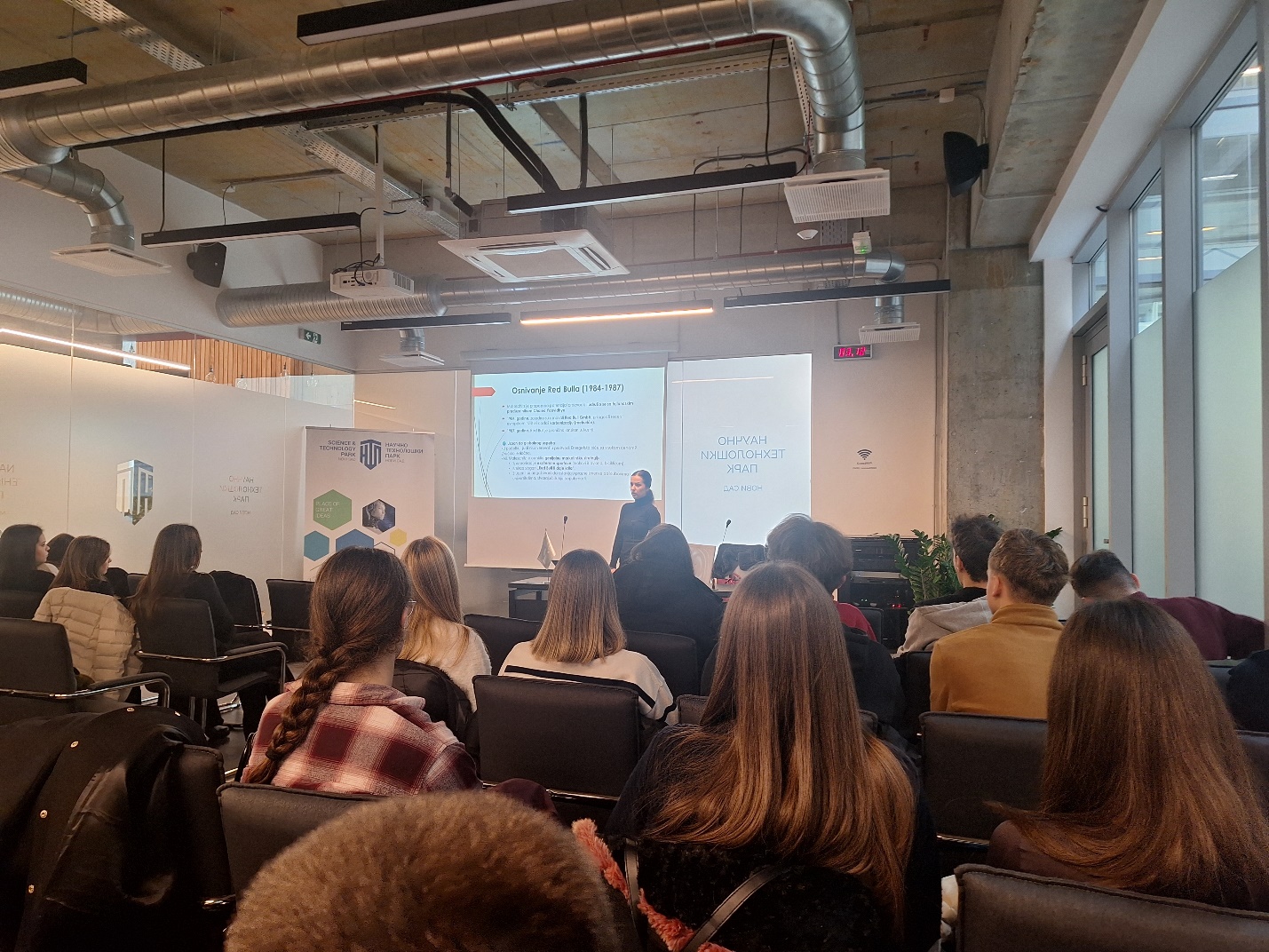 A group of people in a room
AI-generated content may be incorrect.