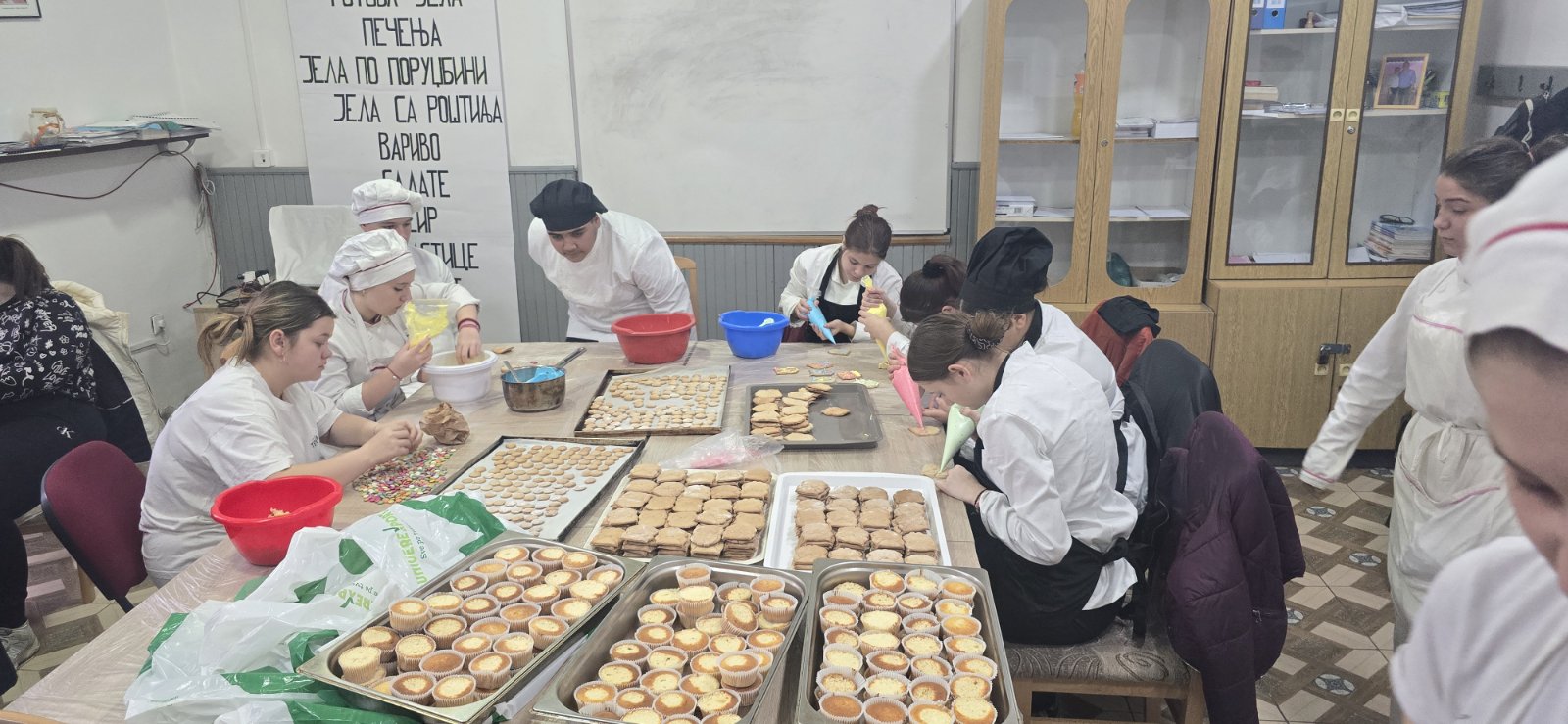 A group of people in aprons preparing food

AI-generated content may be incorrect.