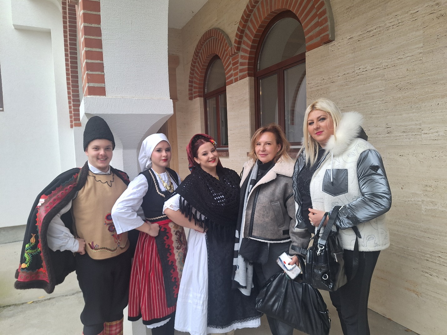 A group of people posing for a photo
AI-generated content may be incorrect.