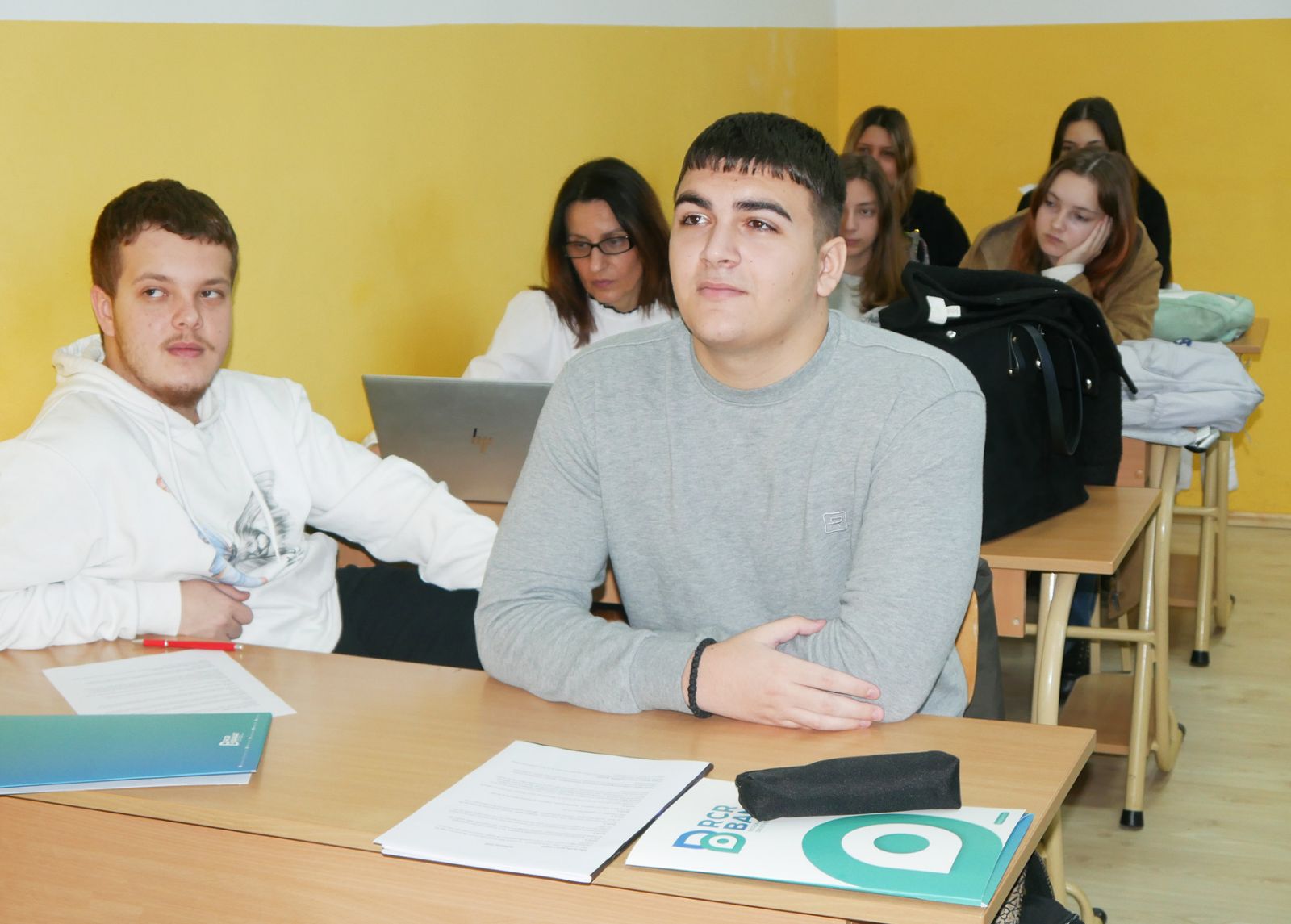 A group of people sitting at a table

AI-generated content may be incorrect.