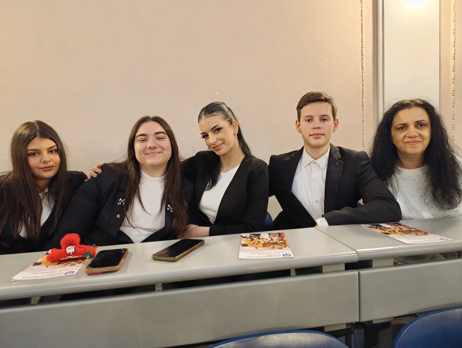 A group of people sitting at a table
AI-generated content may be incorrect.