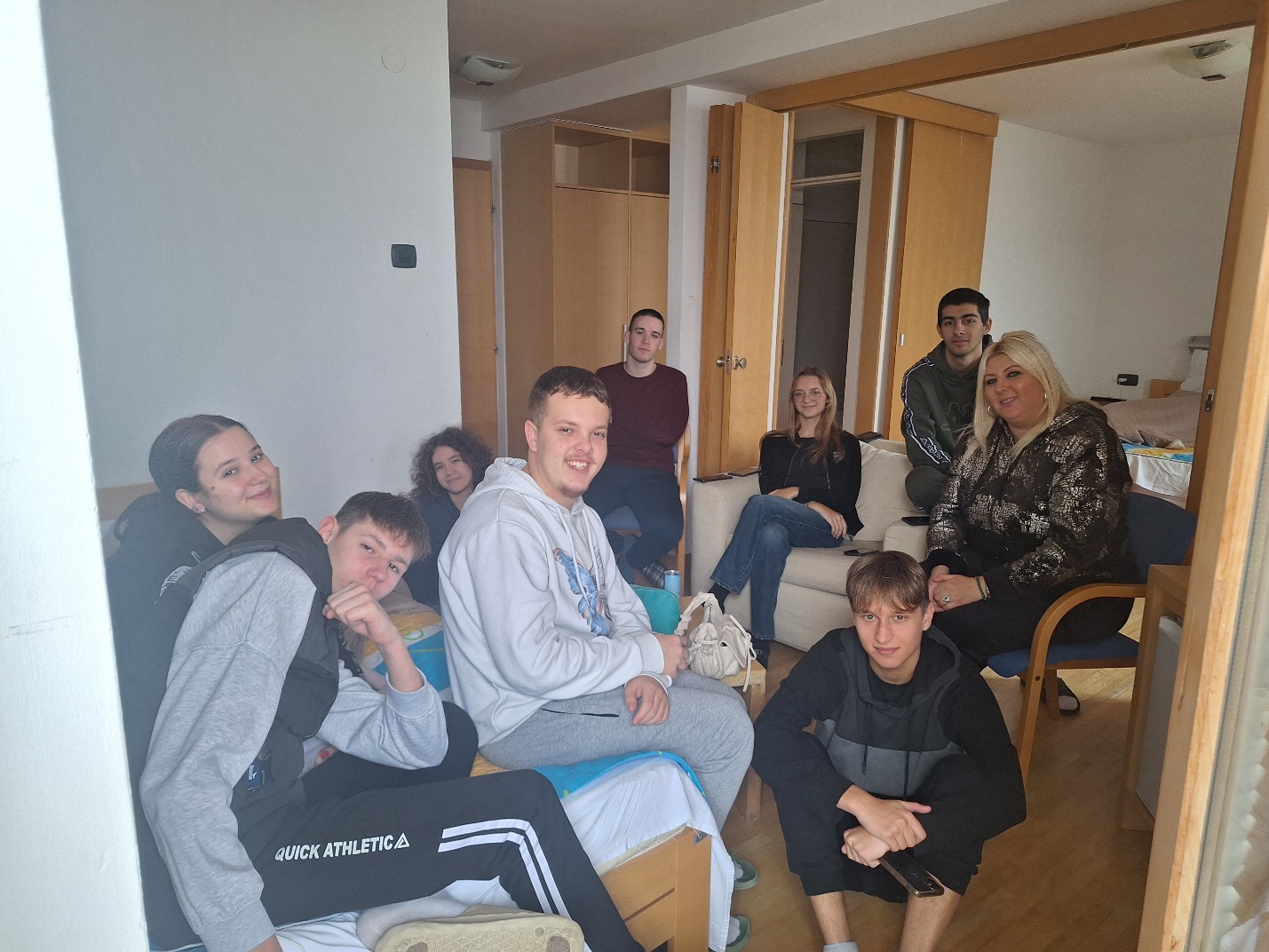 A group of people sitting in a room
AI-generated content may be incorrect.