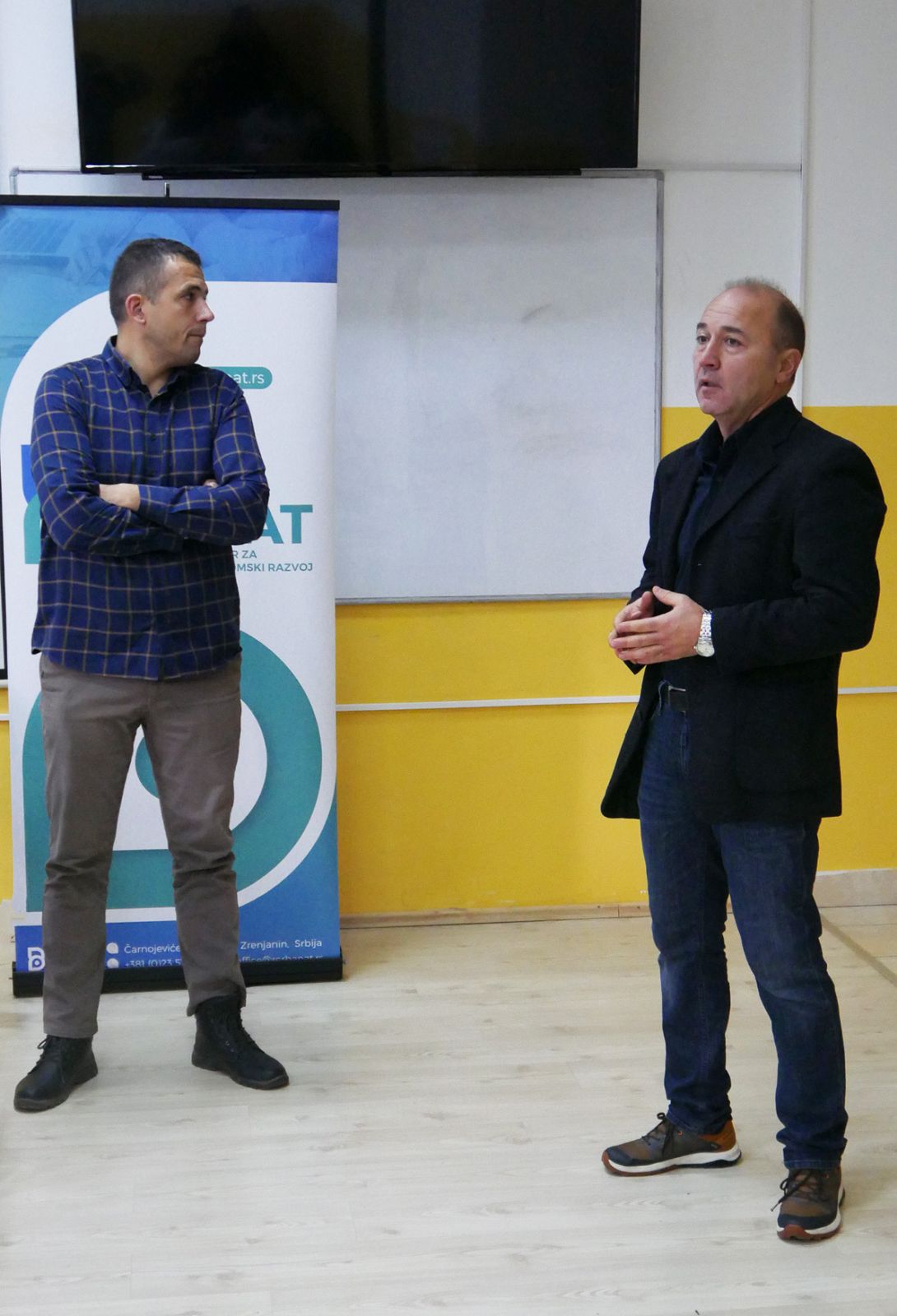 A person standing next to another person

AI-generated content may be incorrect.